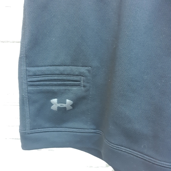 🌟 Under Armour UA semi fitted shorts size medium - Picture 2 of 4